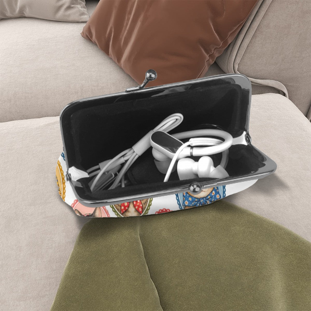 Babushka Cat Cameo Appearance Kisslock Coin Purse