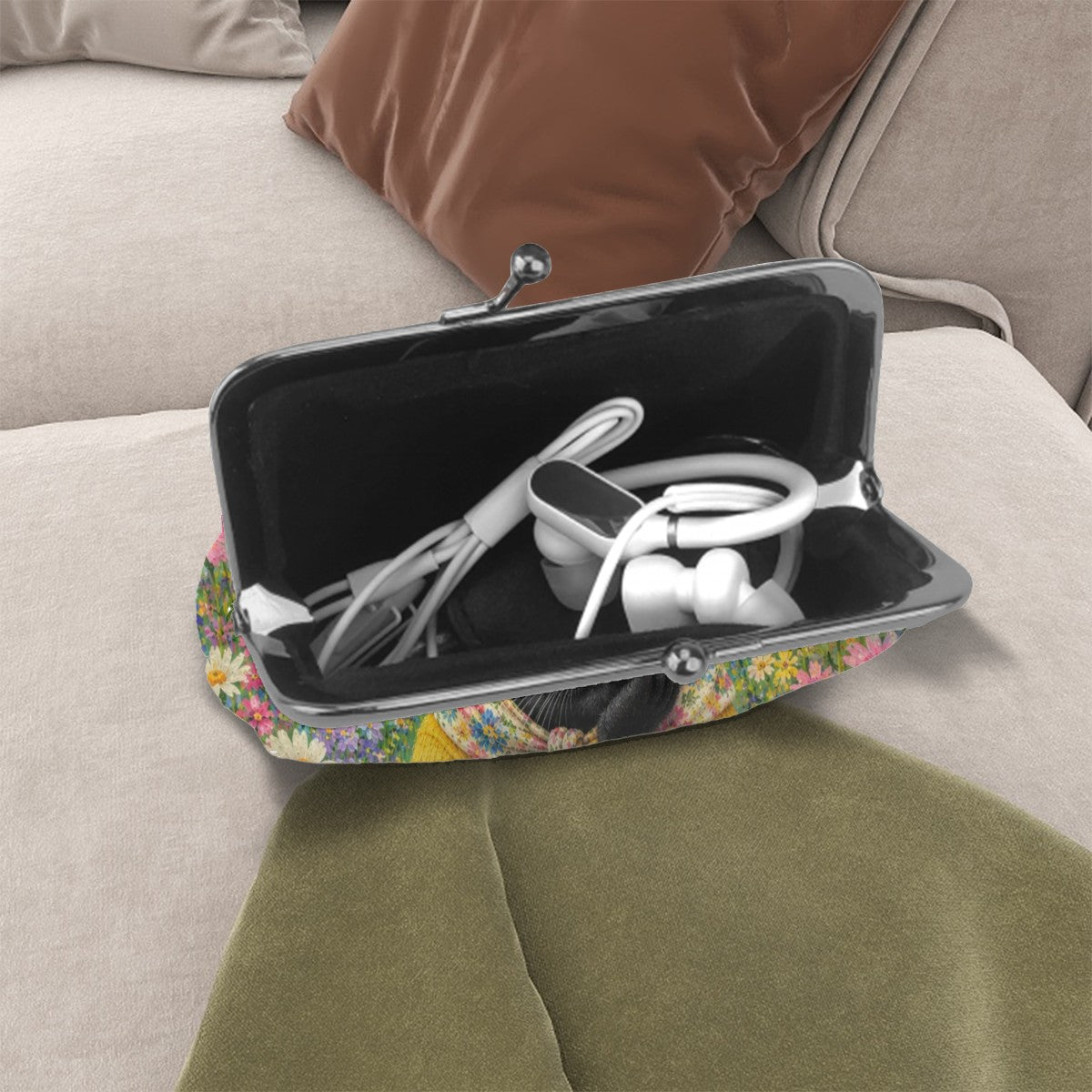 Babushka Cat-Black Cat Flowers and Happy Thoughts Kiss Lock Coin Purse